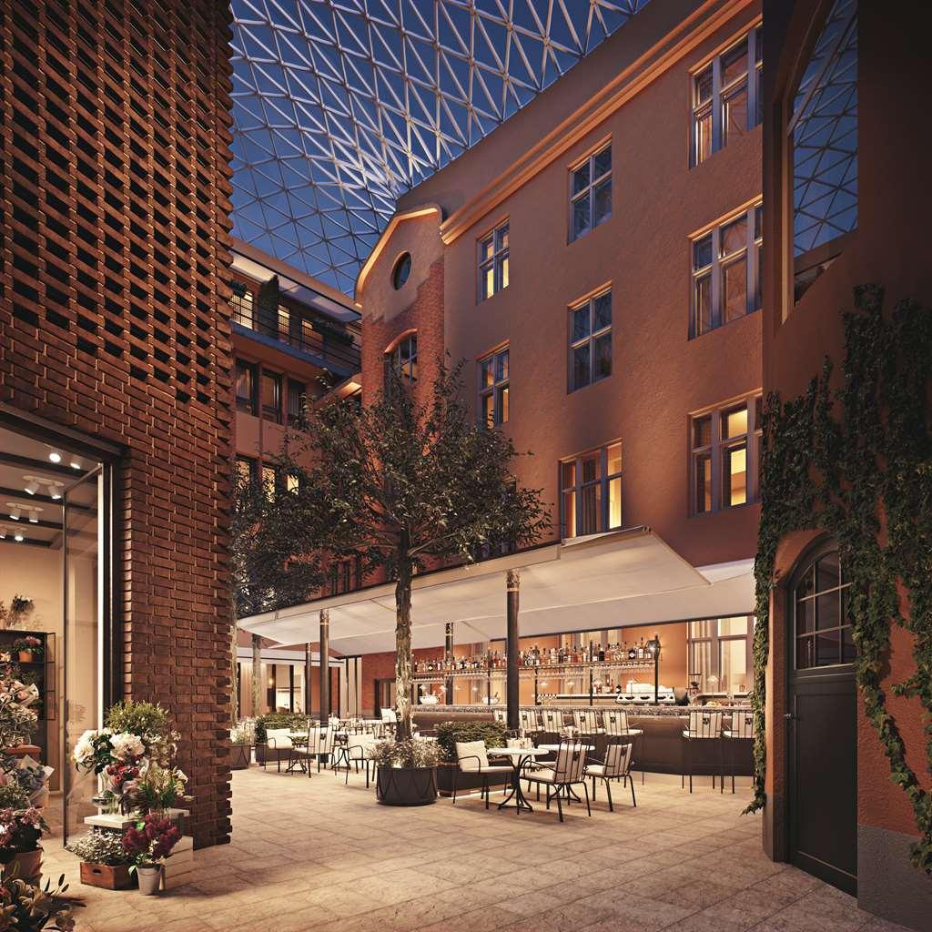 Villa Dagmar Stockholm Restoran foto The courtyard at the Mandarin Oriental, Munich