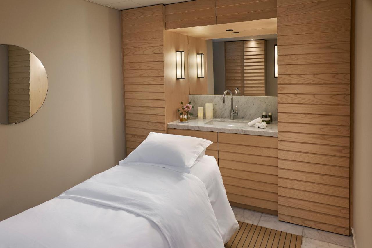 Villa Dagmar Stockholm Bagian luar foto Treatment room at The Spa at The Westin