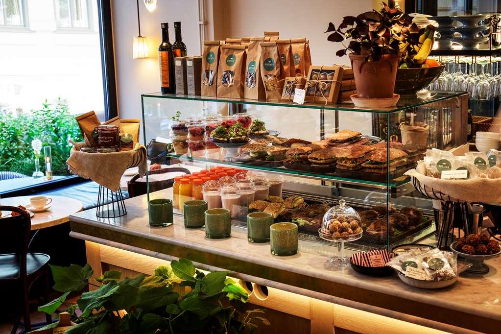 Villa Dagmar Stockholm Restoran foto A display of coffee and pastries at a café in Stockholm, Sweden