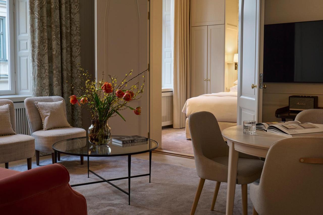 Villa Dagmar Stockholm Bagian luar foto A suite at Hotel Axelmannstein