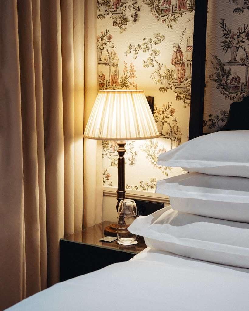 Villa Dagmar Stockholm Ruang foto A pleated lampshade
