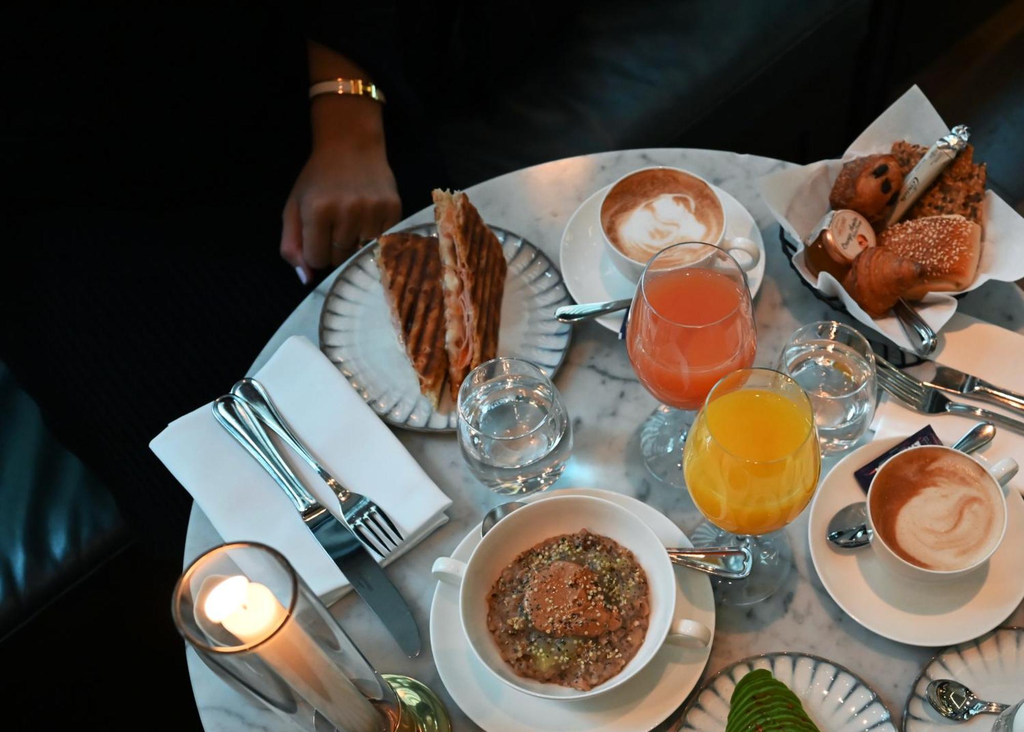 Villa Dagmar Stockholm Bagian luar foto A typical breakfast at the restaurant