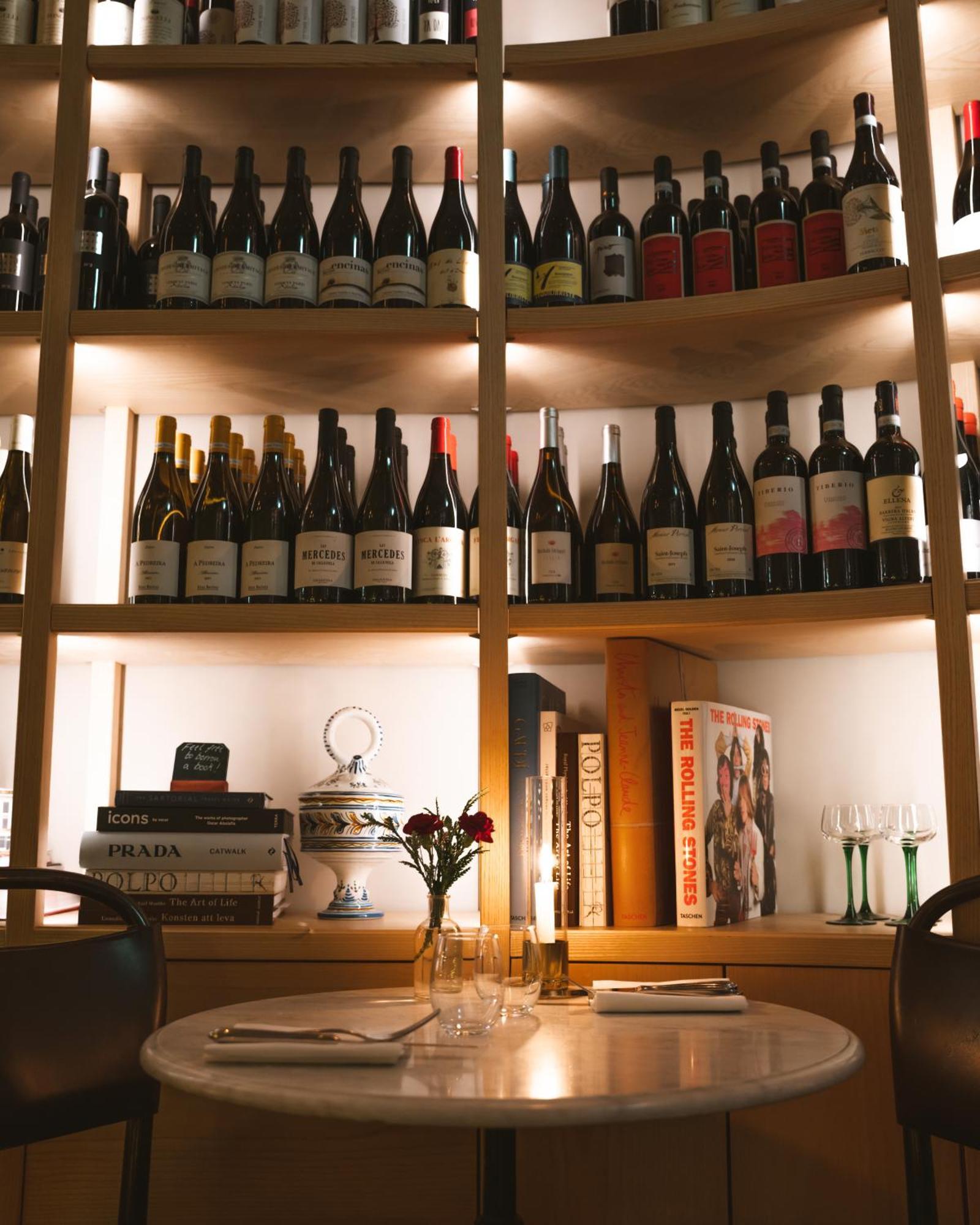 Villa Dagmar Stockholm Bagian luar foto A wine bar in Paris
